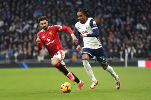 يويفا يحذر مانشستر يونايتد وتوتنهام قبل نهائي الدوري الأوروبي